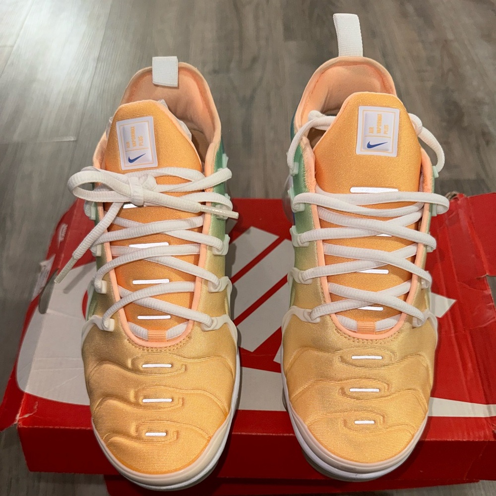 Women’s Air Vapormax Plus “Rainbow” White/White Menta Size 8.5